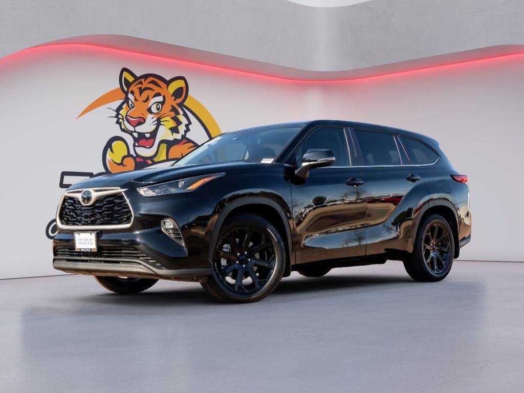 2023 Toyota Highlander LE's photo