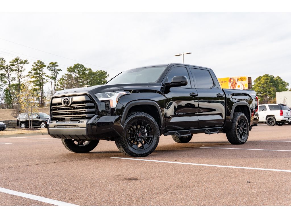 2023 Toyota Tundra SR5's photo
