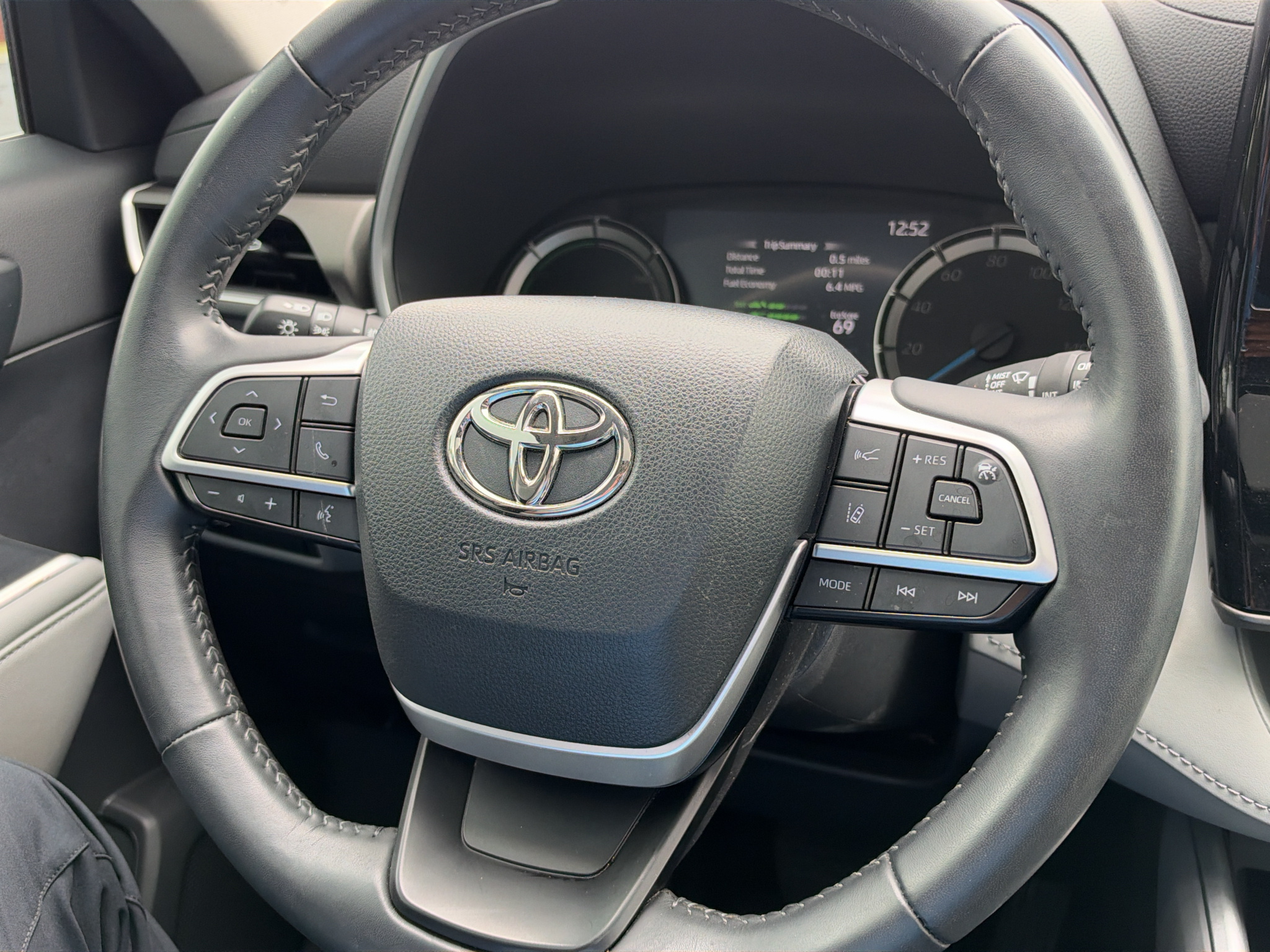 Used 2024 Toyota Highlander Hybrid SUV