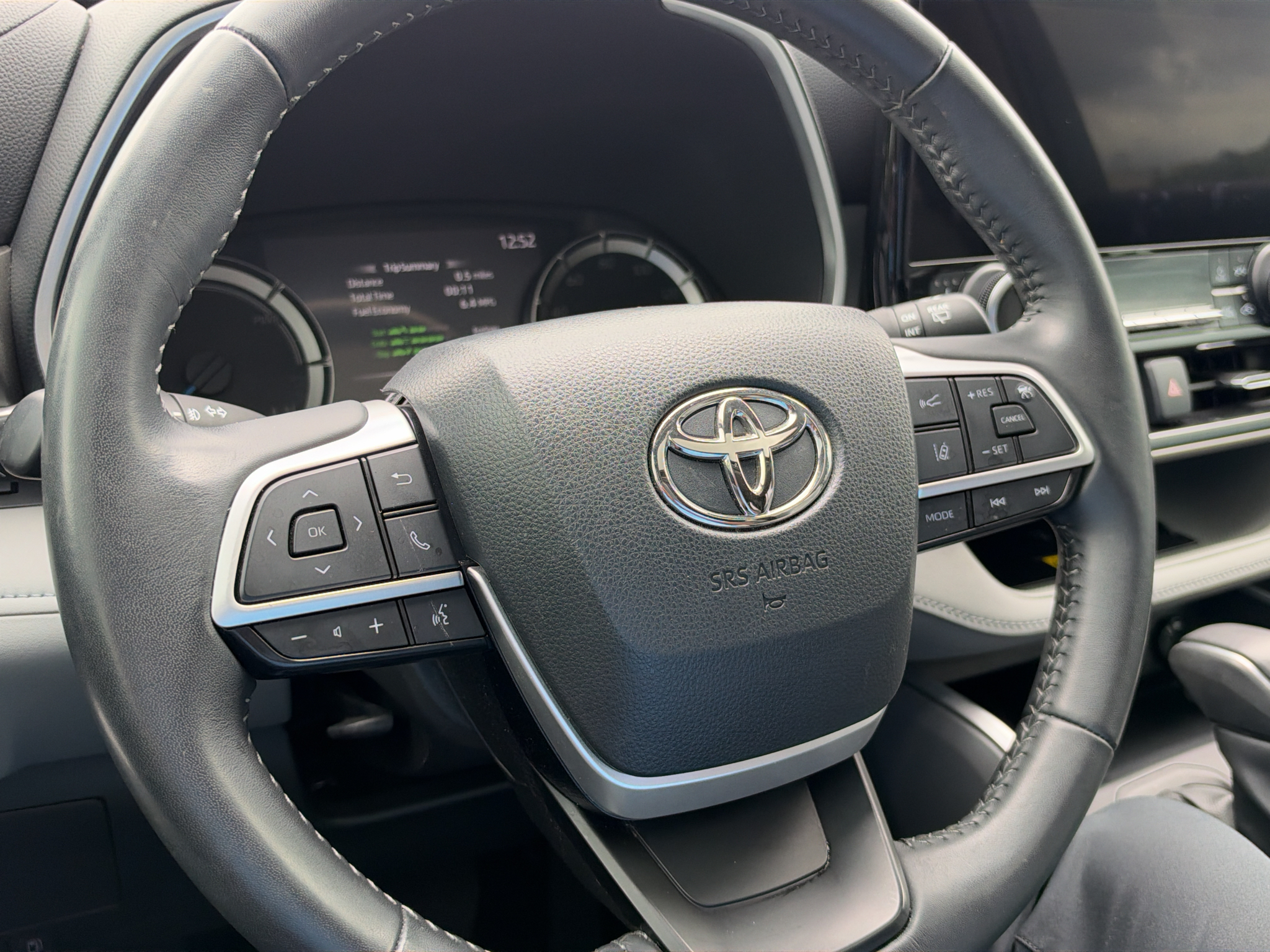 Used 2024 Toyota Highlander Hybrid SUV