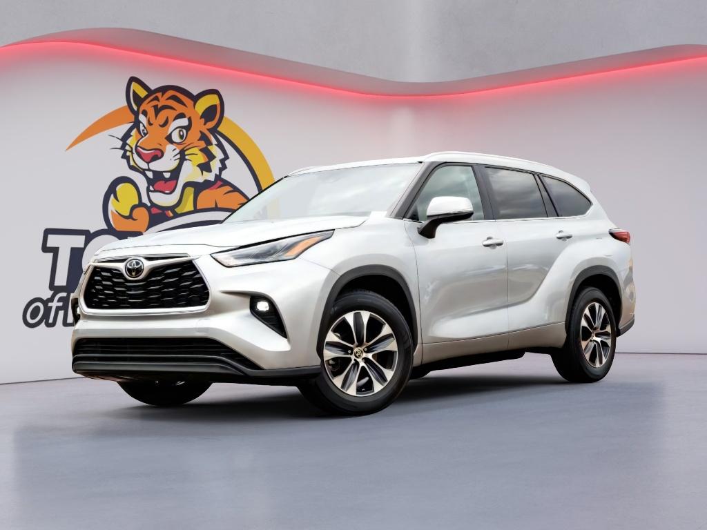 2024 Toyota Highlander XLE's photo