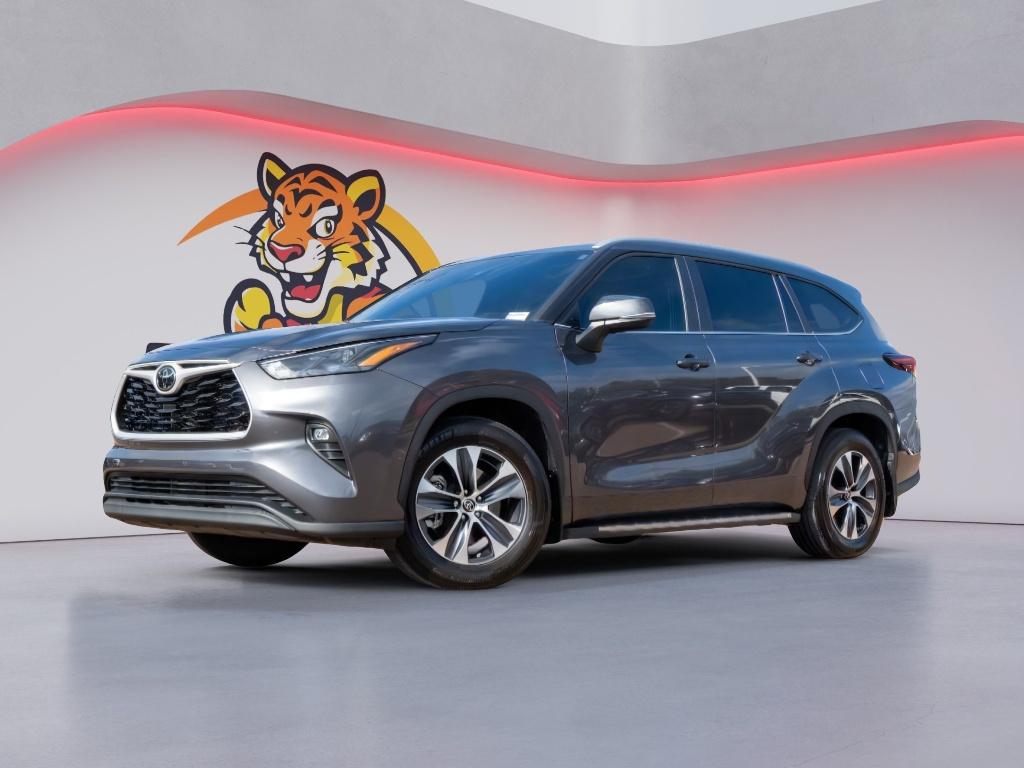 2024 Toyota Highlander XLE's photo