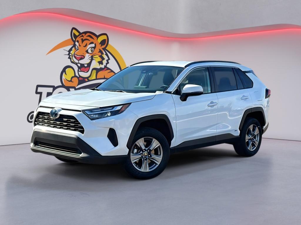 2024 Toyota RAV4 XLE's photo