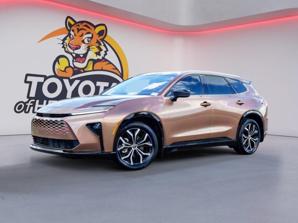 2025 Toyota Crown Signia XLE's photo