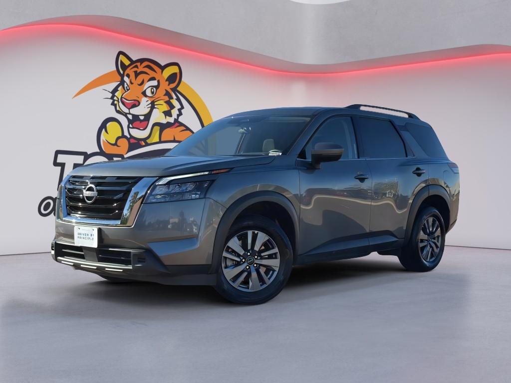 2025 Nissan Pathfinder SV's photo