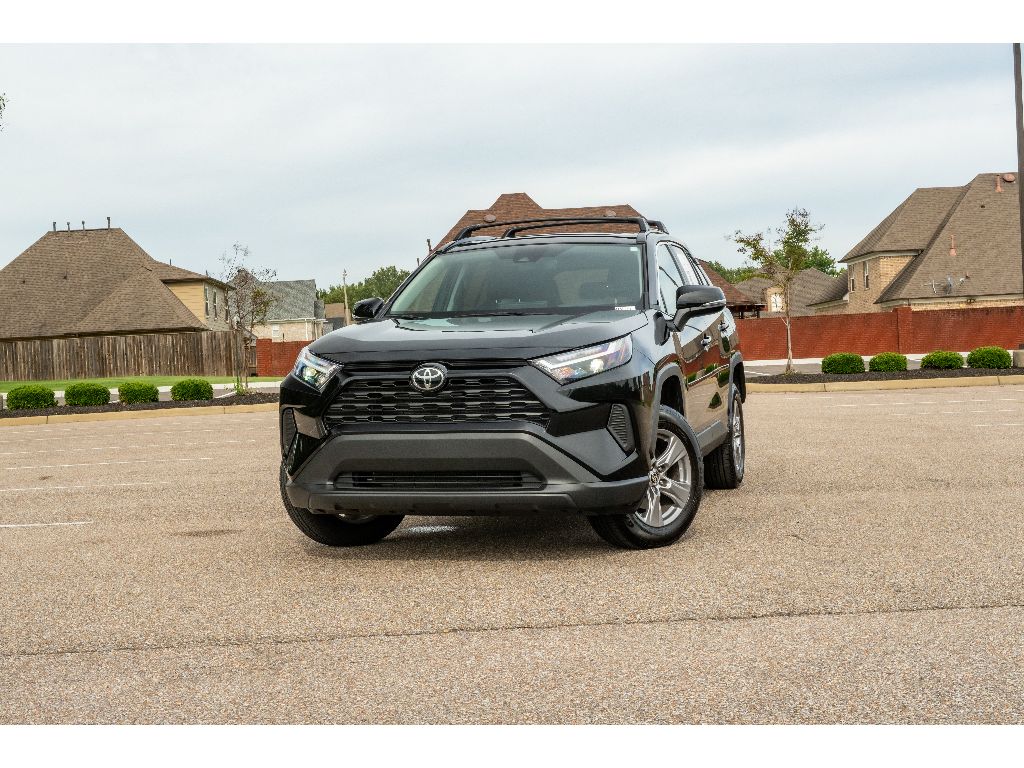 2025 Toyota RAV4 XLE FWD's photo