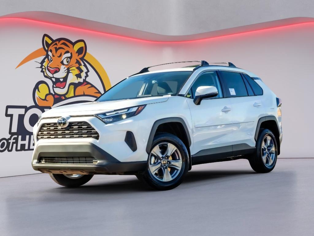 2025 Toyota RAV4 XLE's photo