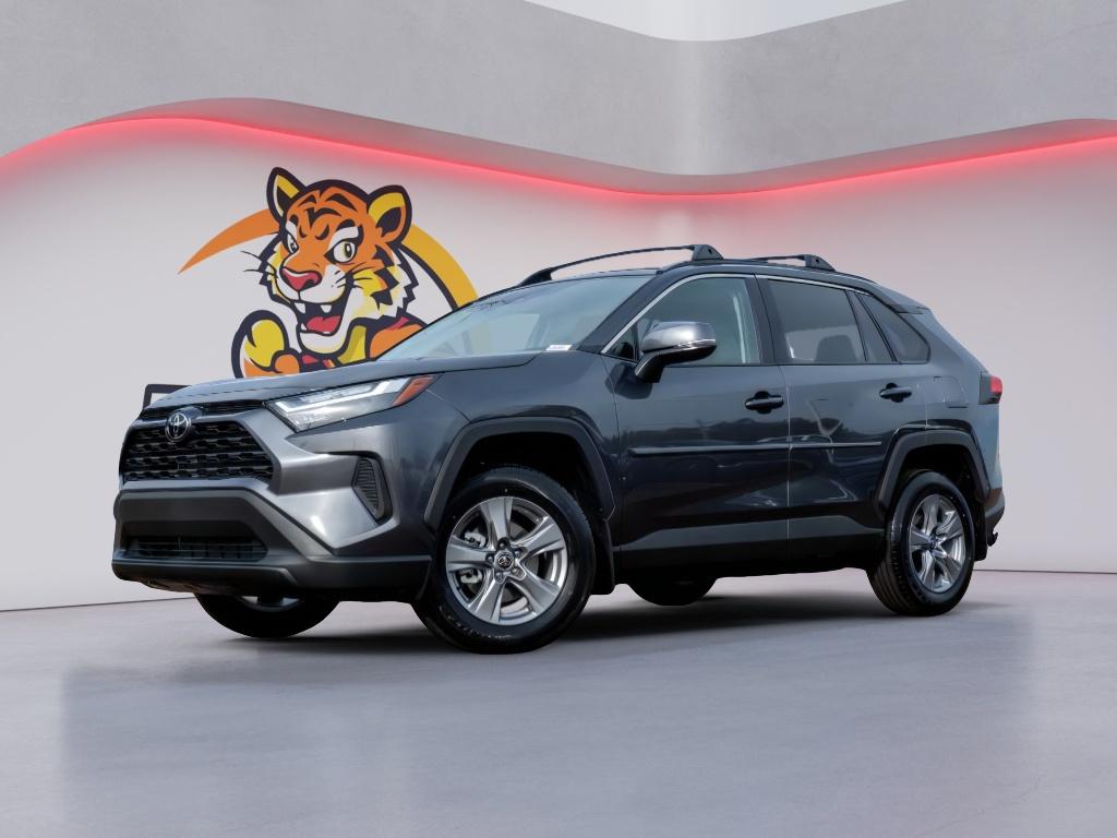2025 Toyota RAV4 XLE's photo