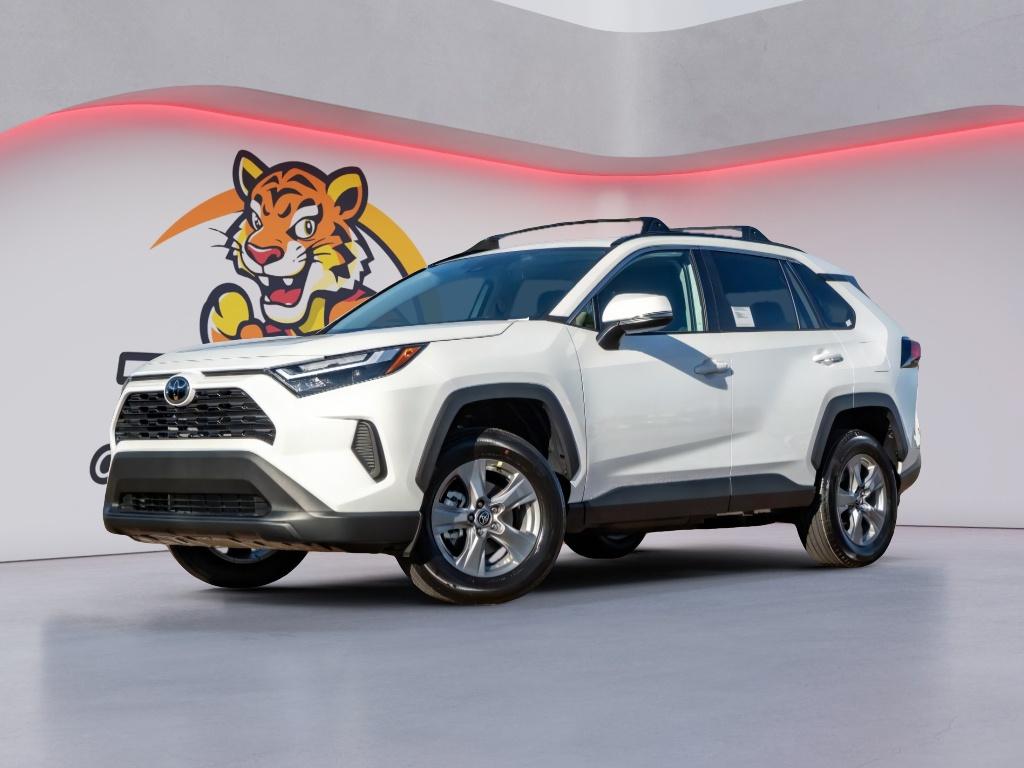 2025 Toyota RAV4 XLE's photo