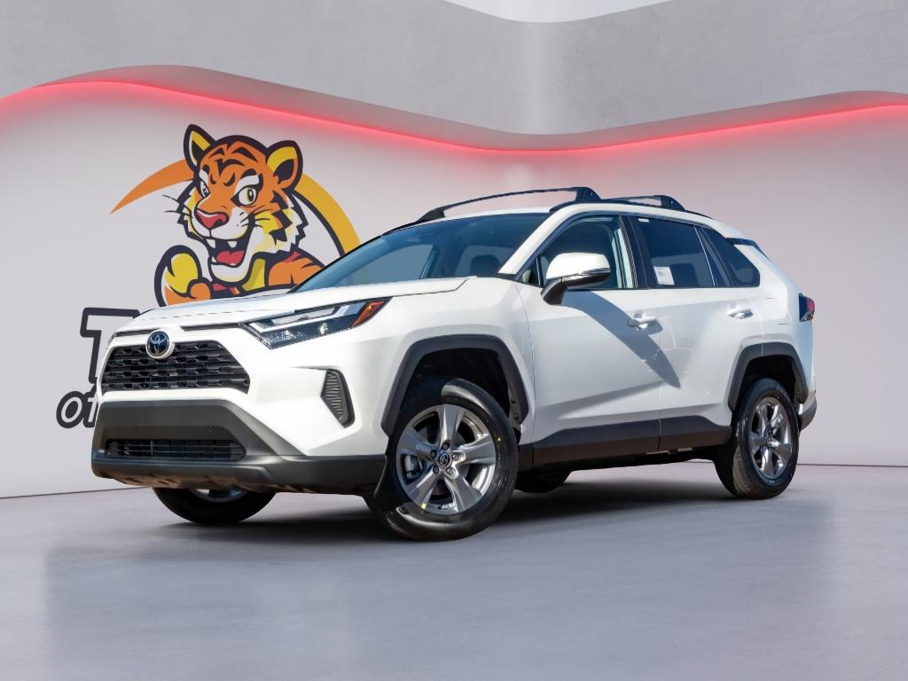 2025 Toyota RAV4 XLE's photo