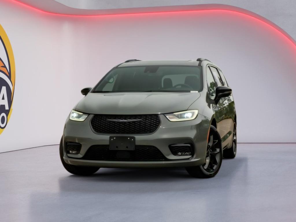 2025 Chrysler Pacifica Limited's photo