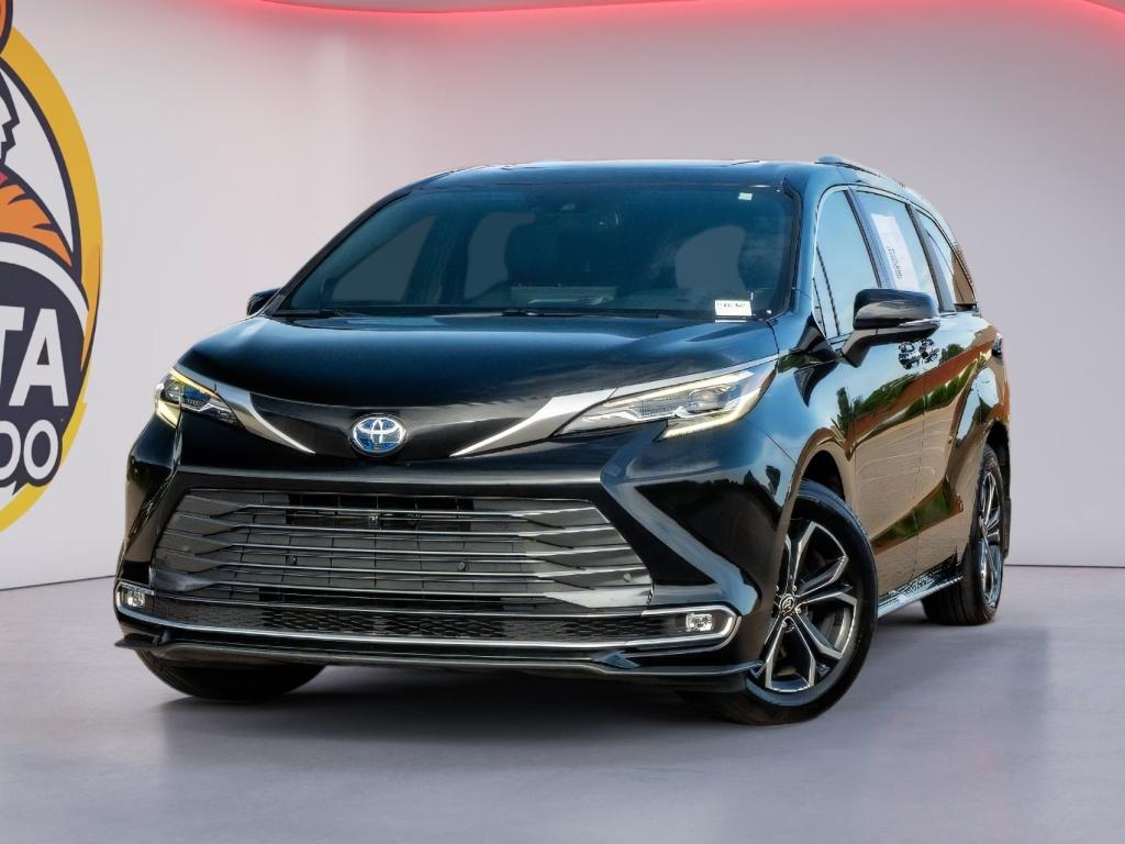 2025 Toyota Sienna Platinum 7-Passenger Hybrid AWD's photo