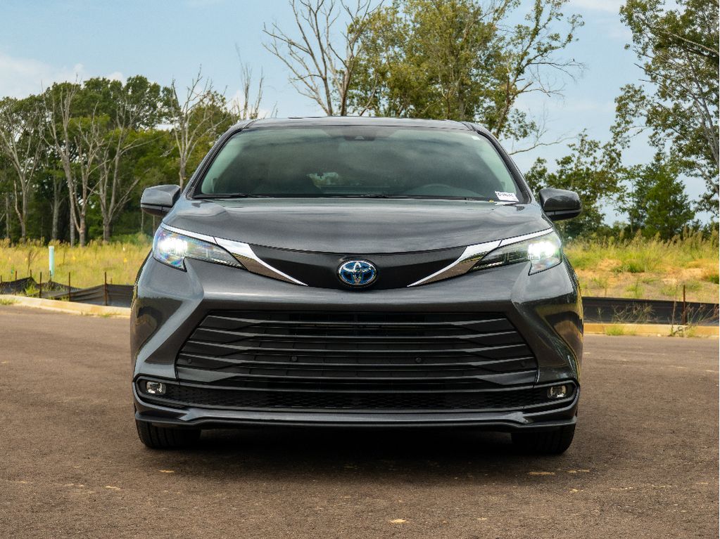 Used 2025 Toyota Sienna Van
