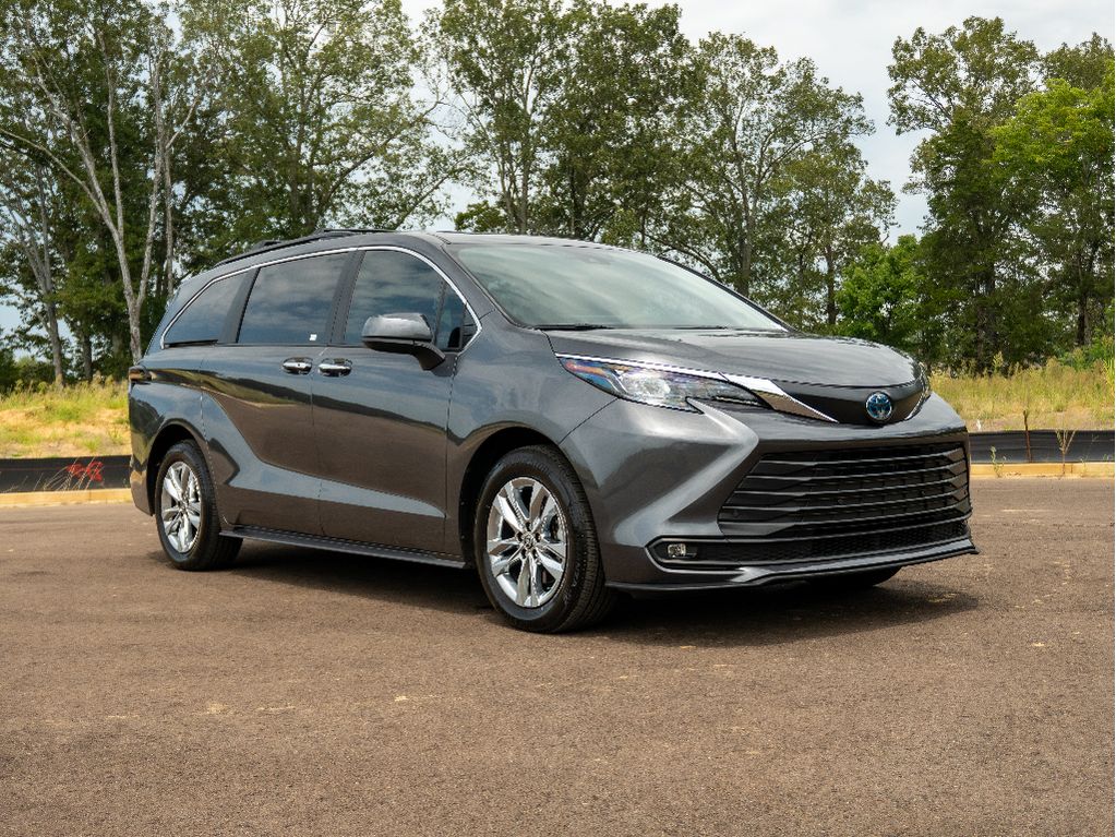 Used 2025 Toyota Sienna Van