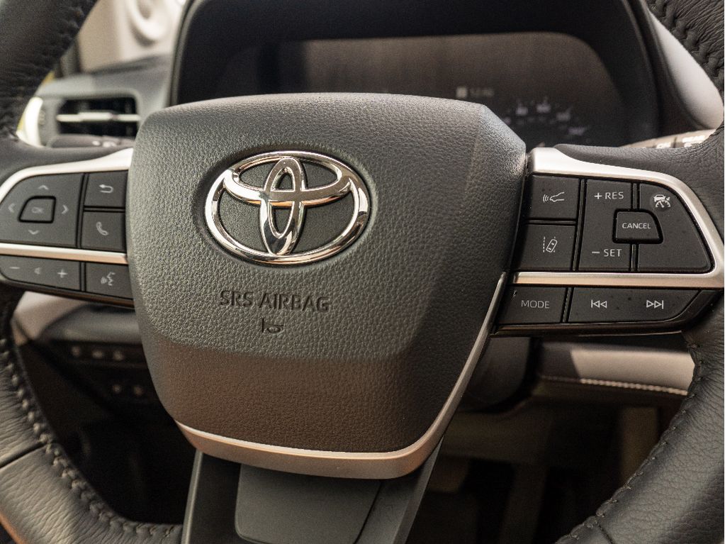 Used 2025 Toyota Sienna Van