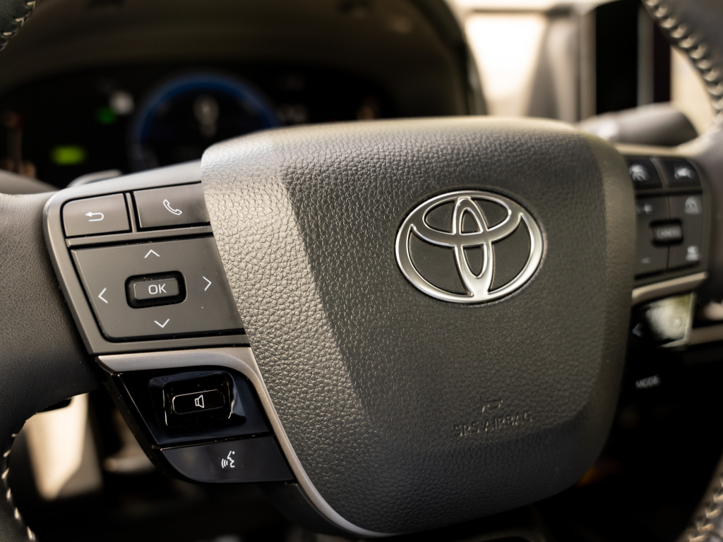 Used 2025 Toyota Camry Hybrid Sedan
