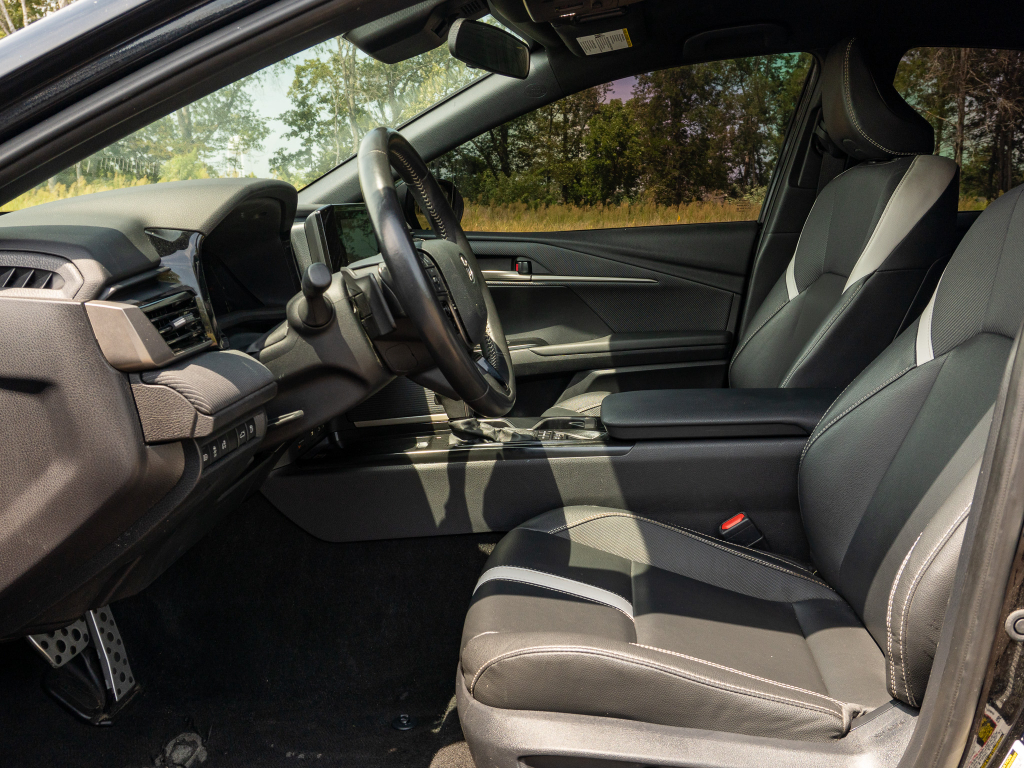 Used 2025 Toyota Camry Hybrid Sedan