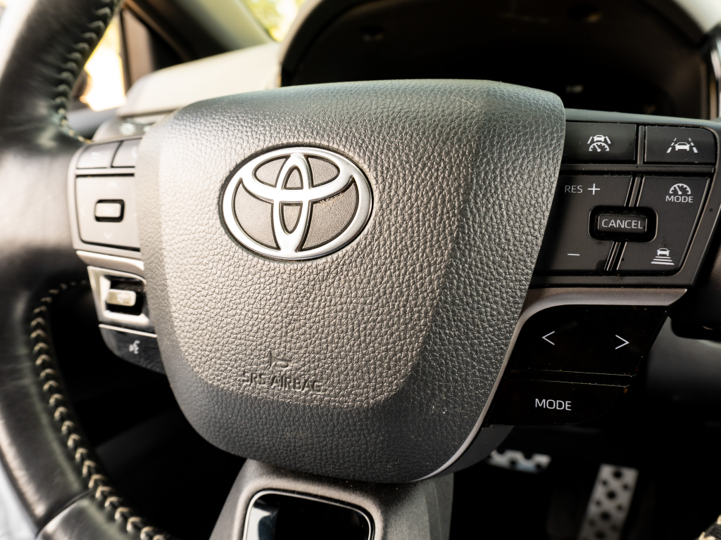 Used 2025 Toyota Camry Hybrid Sedan