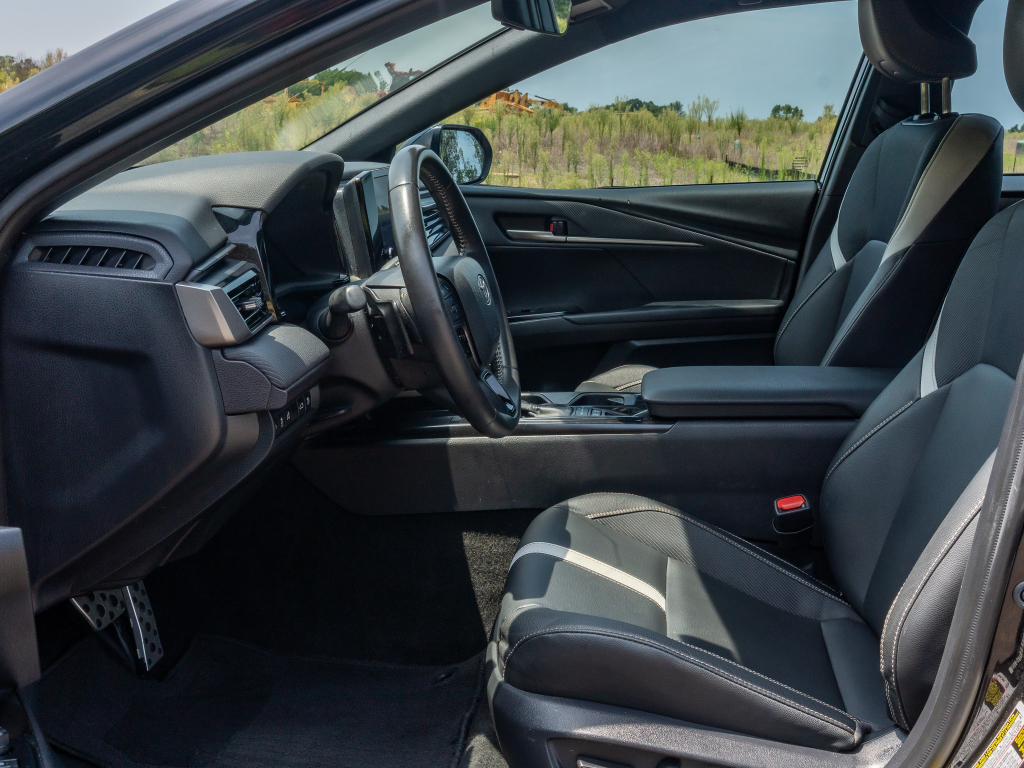 Used 2025 Toyota Camry Hybrid Sedan