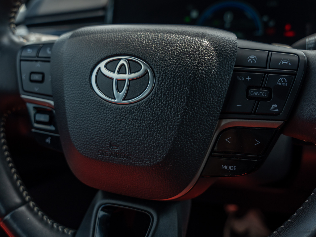Used 2025 Toyota Camry Hybrid Sedan