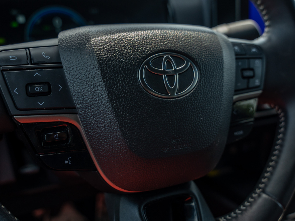 Used 2025 Toyota Camry Hybrid Sedan