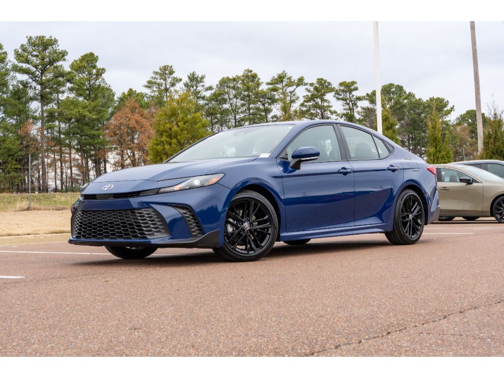 2025 Toyota Camry SE's photo