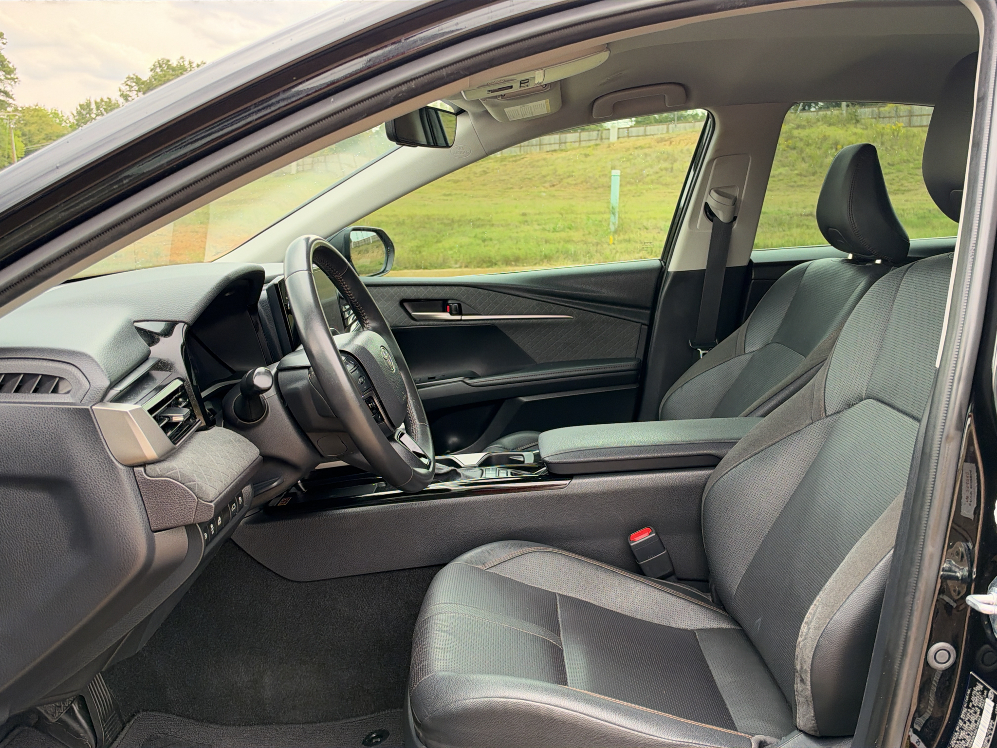 Used 2025 Toyota Camry Hybrid Sedan
