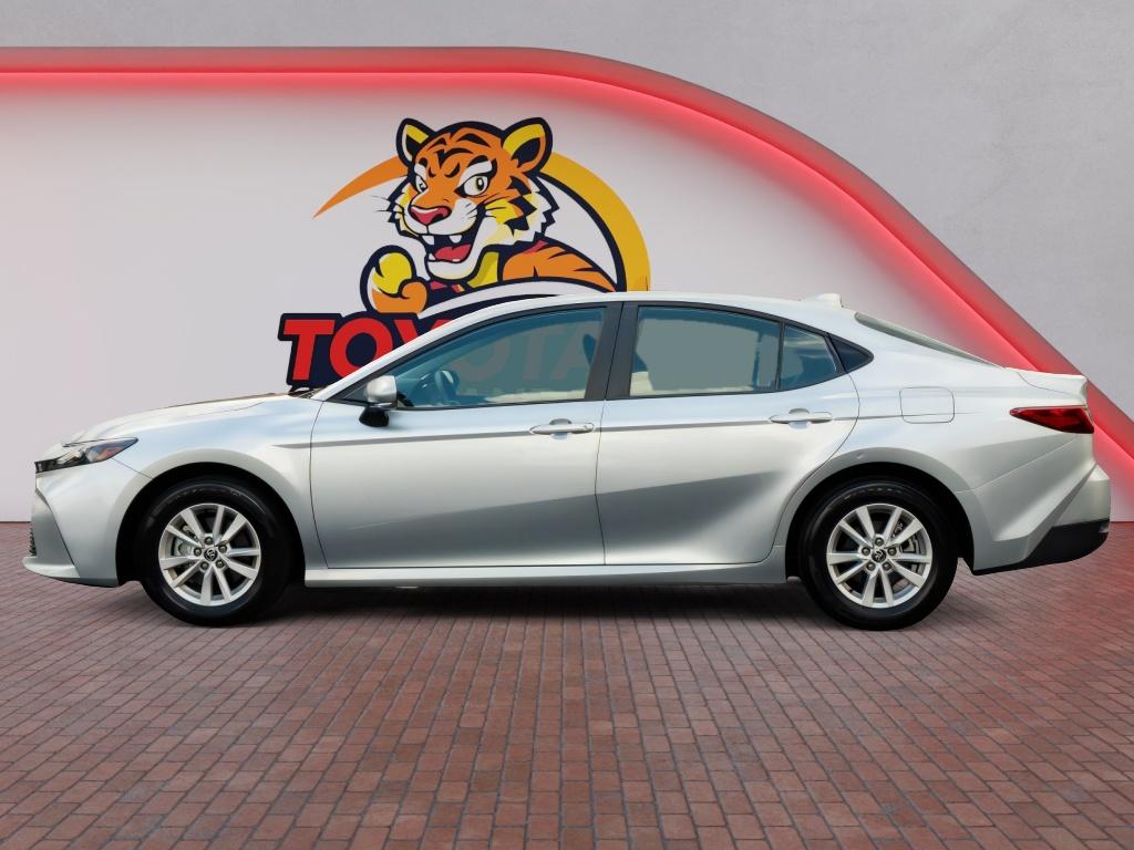 Used 2025 Toyota Camry Hybrid Sedan
