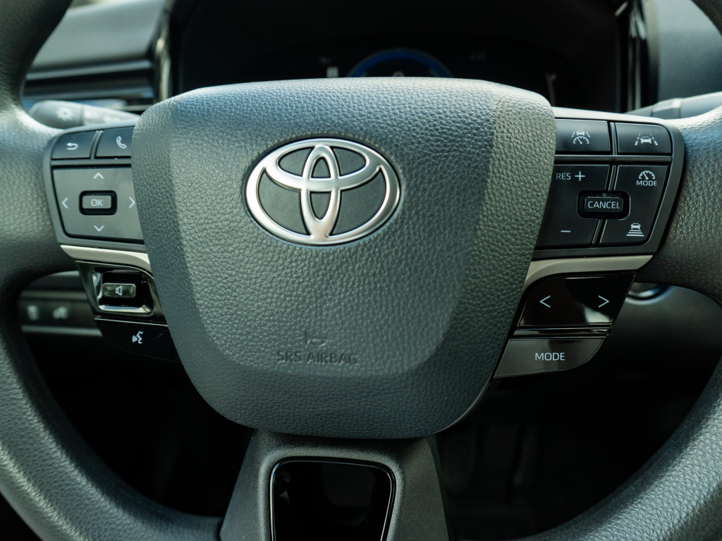 Used 2025 Toyota Camry Hybrid Sedan