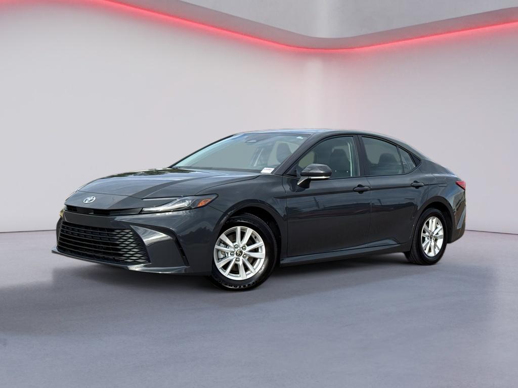 2025 Toyota Camry LE's photo