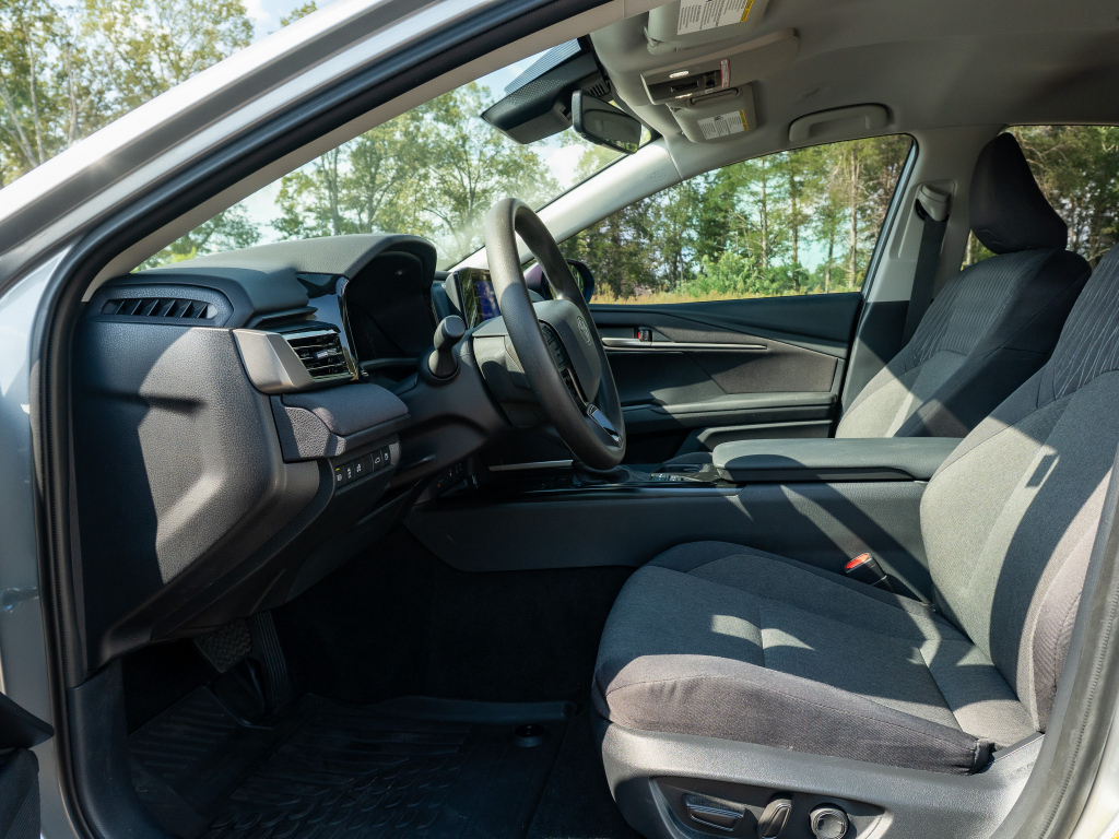 Used 2025 Toyota Camry Hybrid Sedan