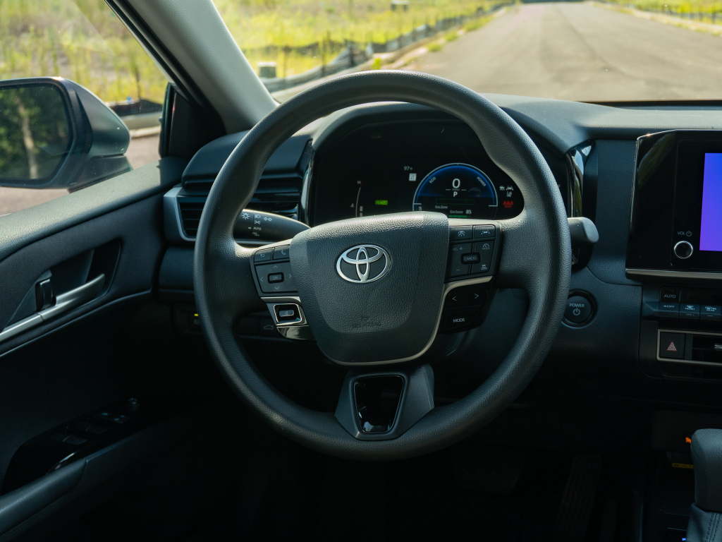Used 2025 Toyota Camry Hybrid Sedan