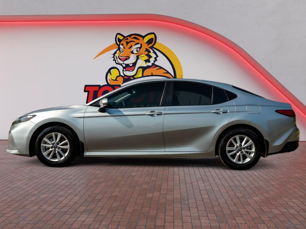 Used 2025 Toyota Camry Hybrid Sedan