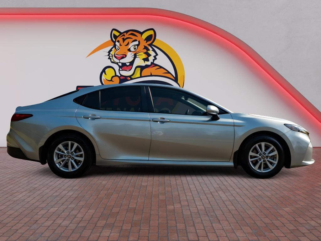 Used 2025 Toyota Camry Hybrid Sedan