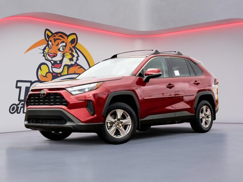 2025 Toyota RAV4 XLE's photo