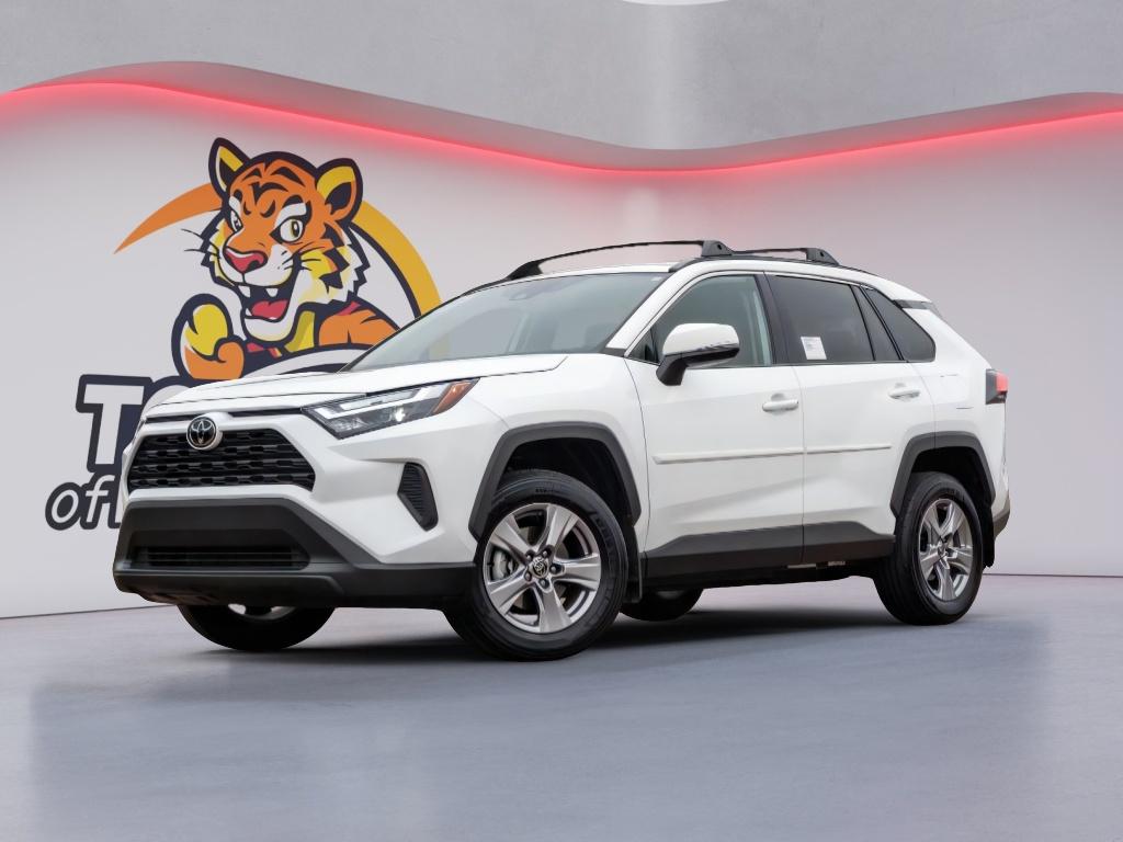 2025 Toyota RAV4 XLE's photo
