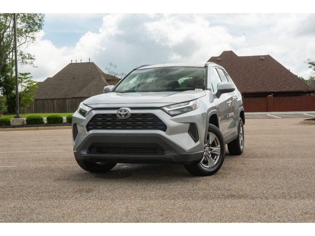 2025 Toyota RAV4 XLE AWD's photo