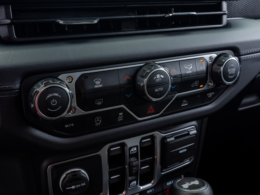 Used 2025 Jeep Wrangler SUV