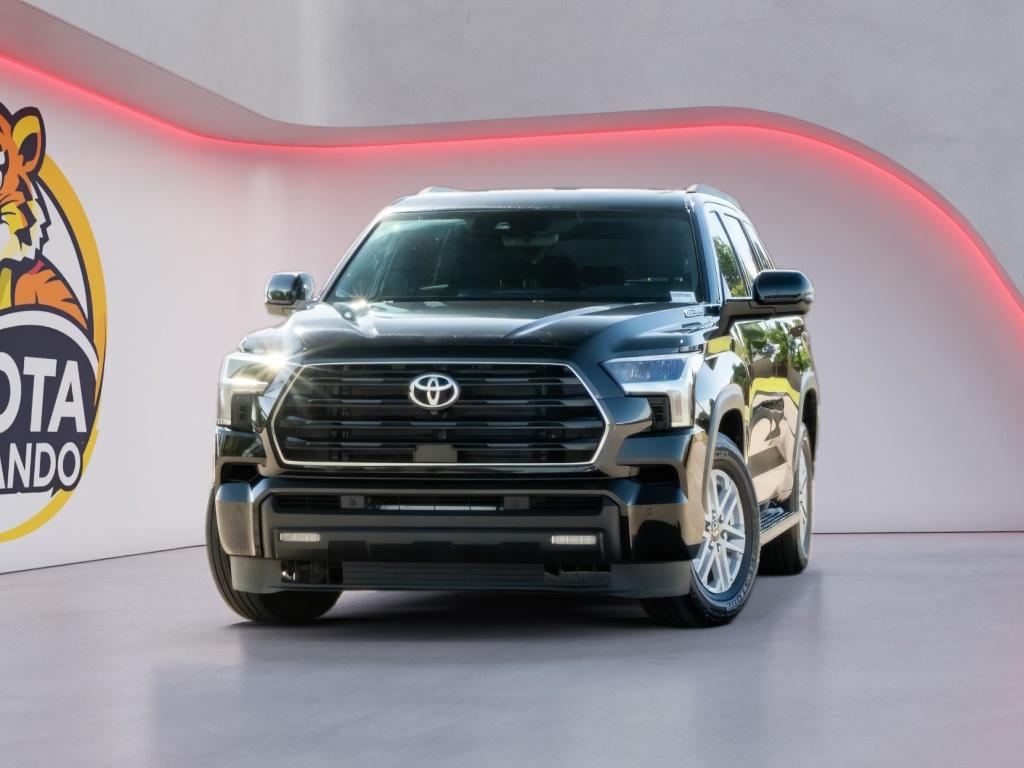 2025 Toyota Sequoia SR5 4WD i-FORCE MAX Hybrid's photo