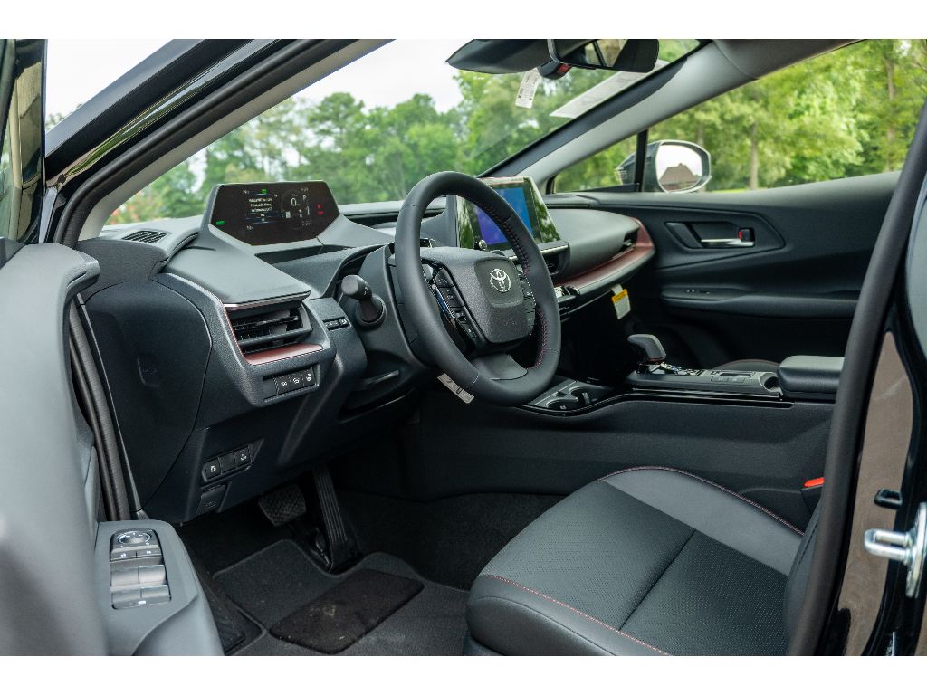 2026 Toyota Prius Plug-in Hybrid XSE - Photo 10
