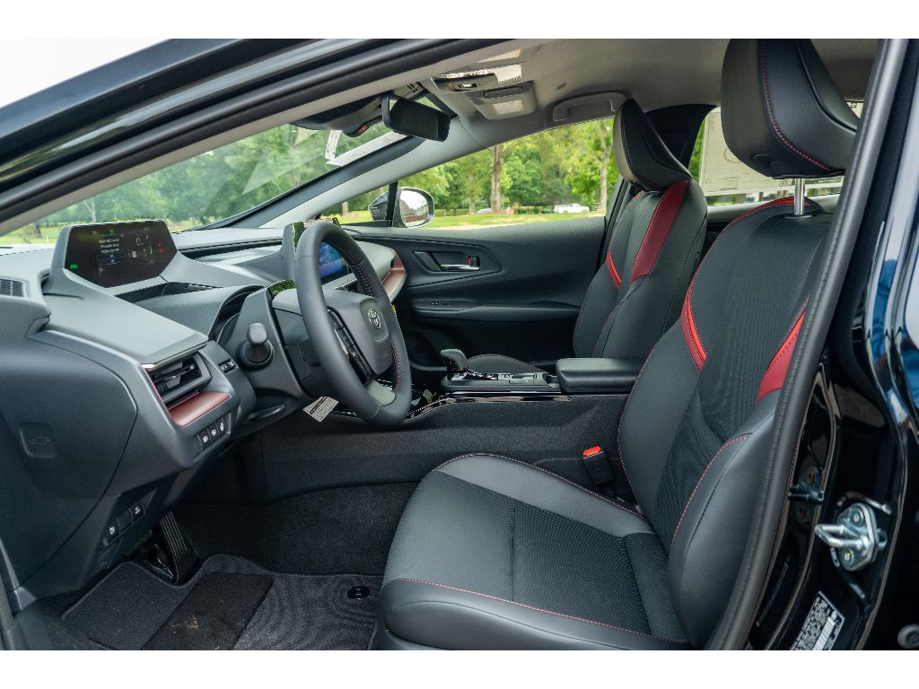 2026 Toyota Prius Plug-in Hybrid XSE - Photo 11