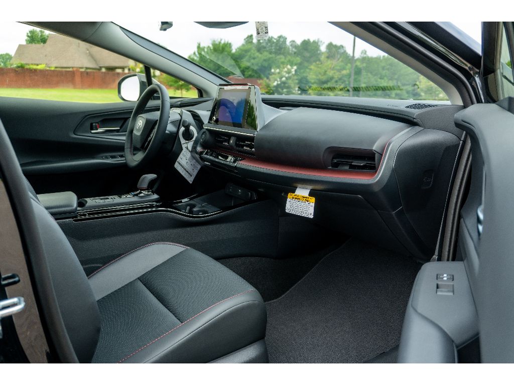 2026 Toyota Prius Plug-in Hybrid XSE - Photo 18