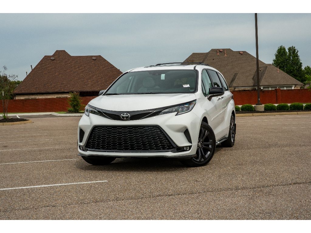 2026 Toyota Sienna XSE 7-Passenger Hybrid FWD's photo