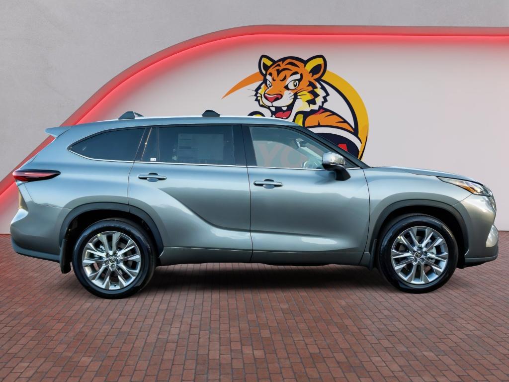 New 2026 Toyota Highlander SUV