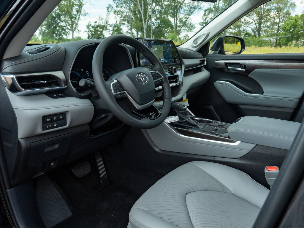 New 2026 Toyota Highlander Hybrid SUV