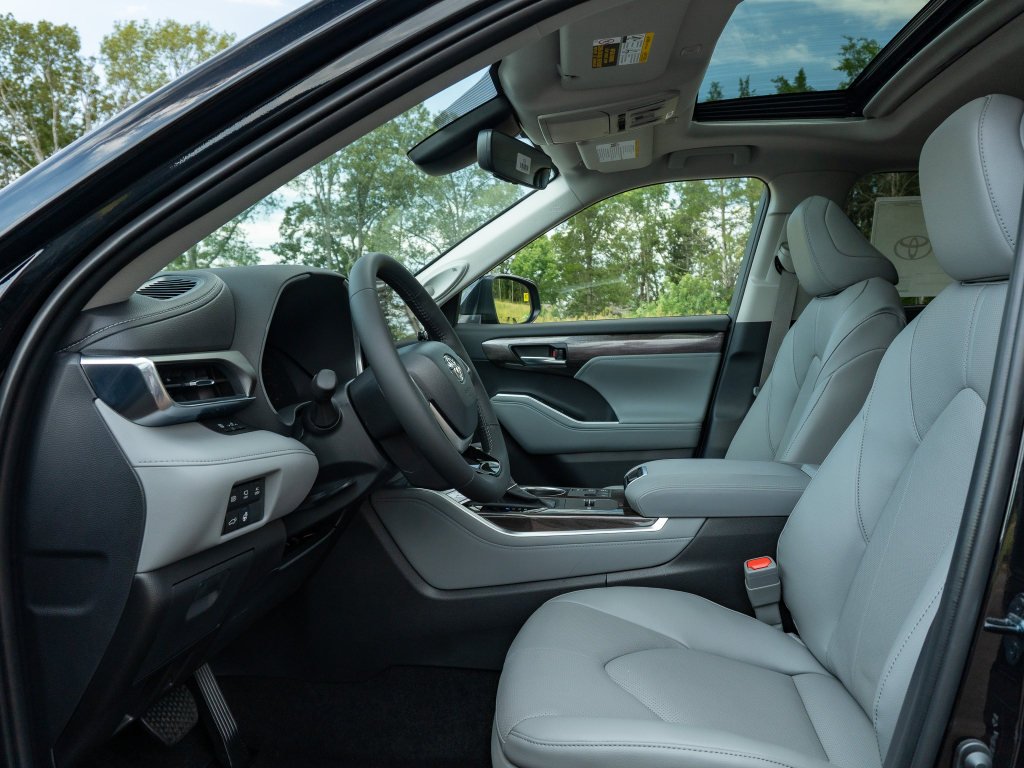 New 2026 Toyota Highlander Hybrid SUV