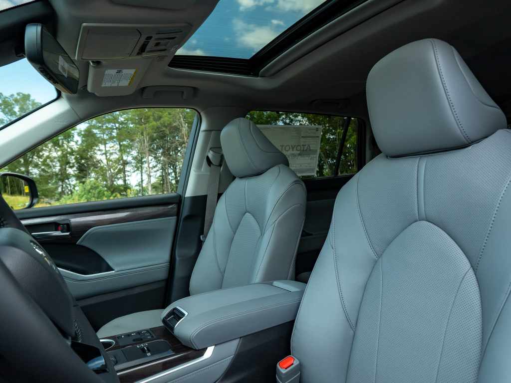 New 2026 Toyota Highlander Hybrid SUV