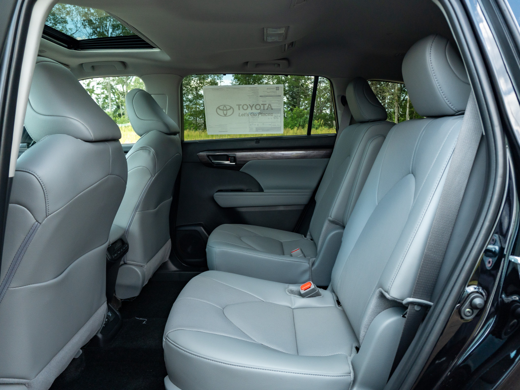 New 2026 Toyota Highlander Hybrid SUV