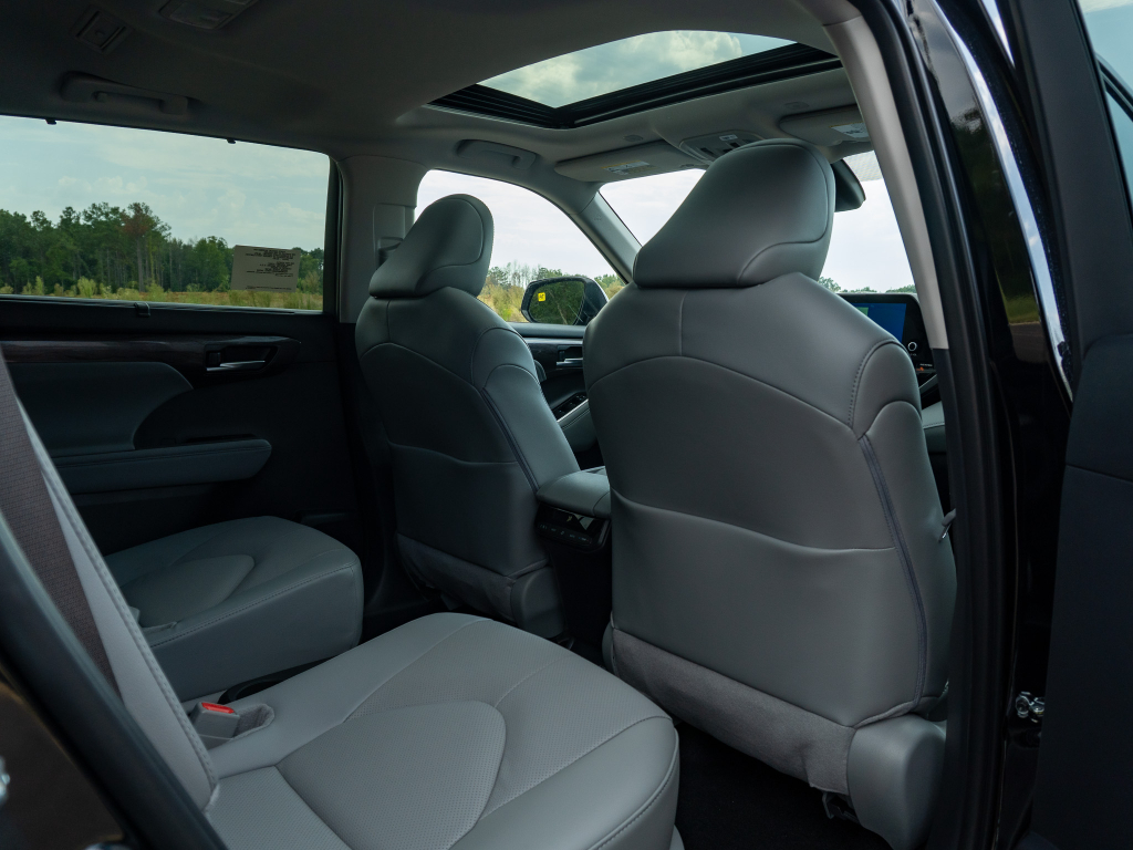 New 2026 Toyota Highlander Hybrid SUV