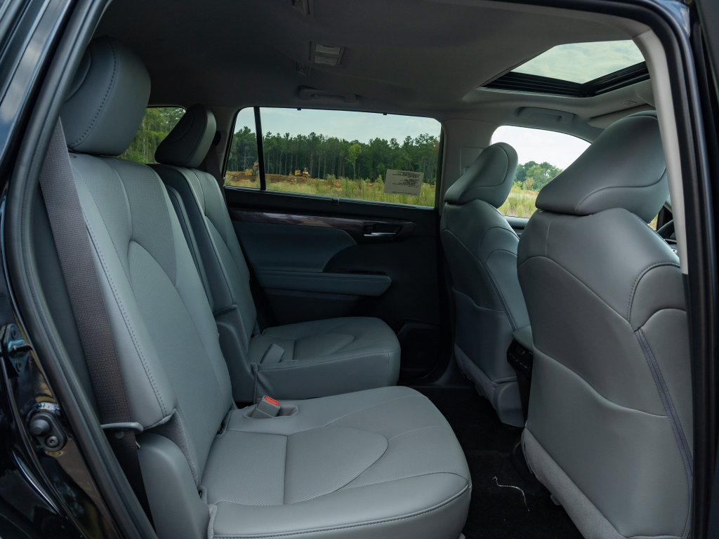 New 2026 Toyota Highlander Hybrid SUV